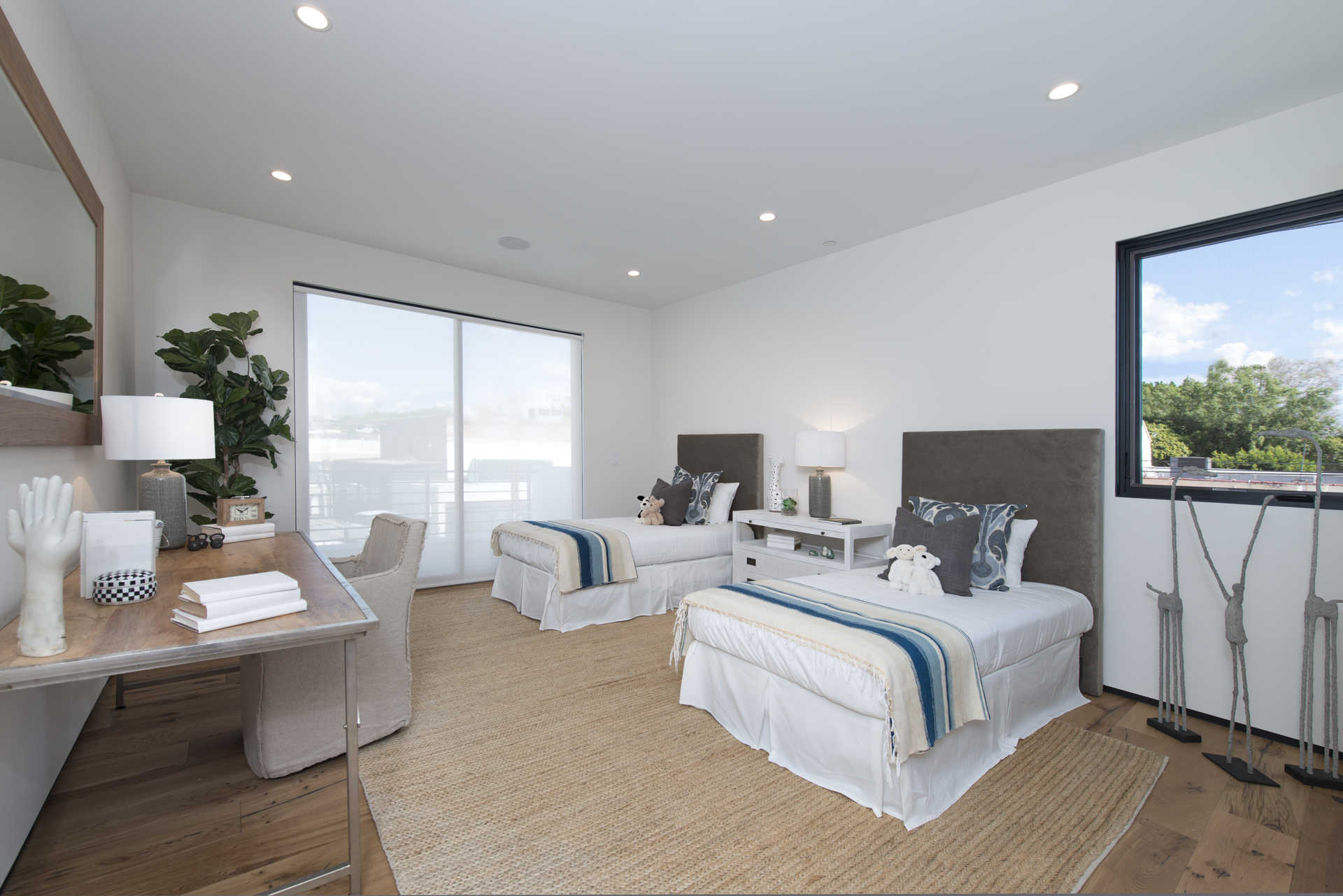 Secondary twin bedroom with deck access and oak floors