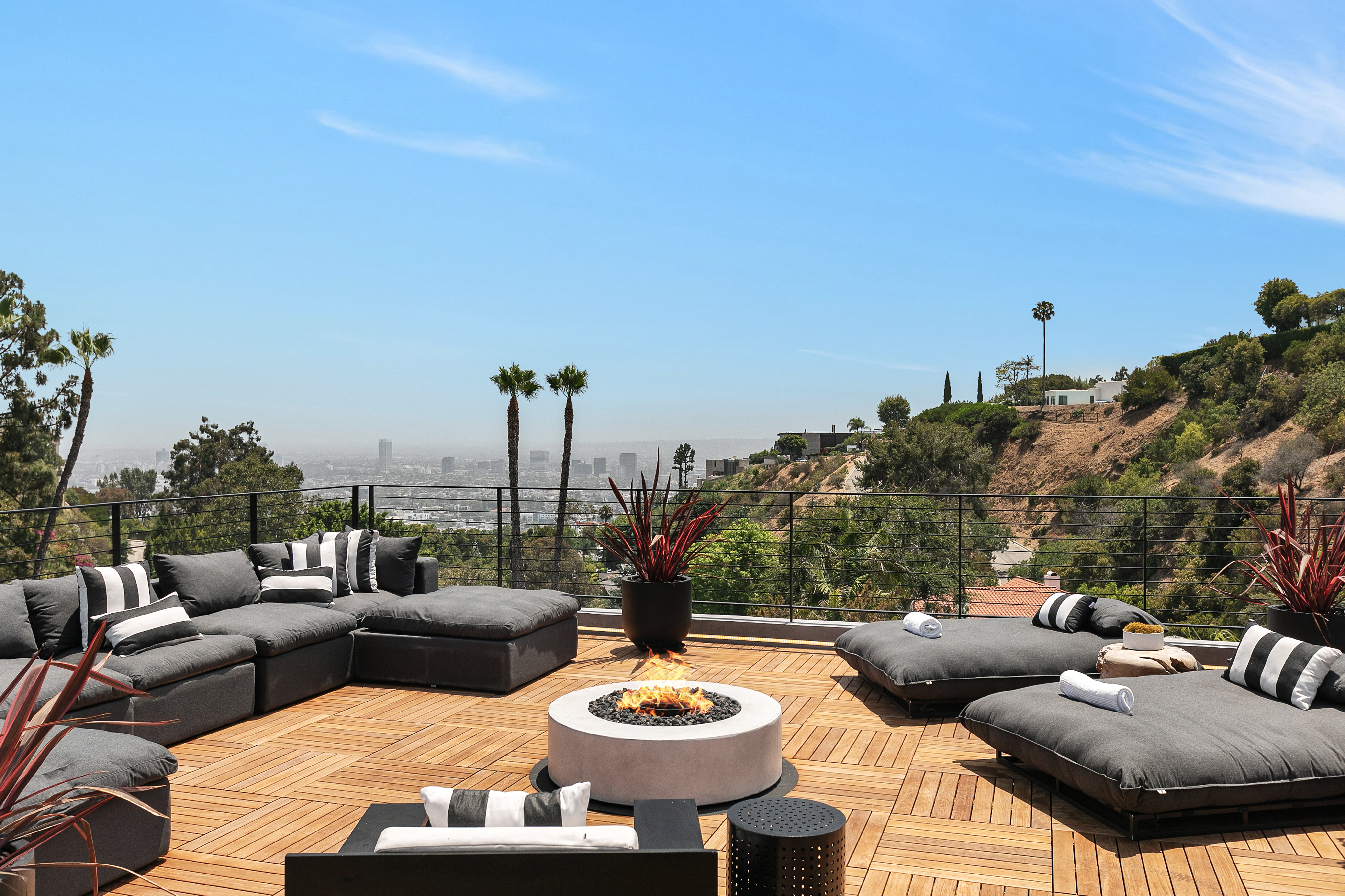 Rooftop terrace with 360-degree Los Angeles outlook