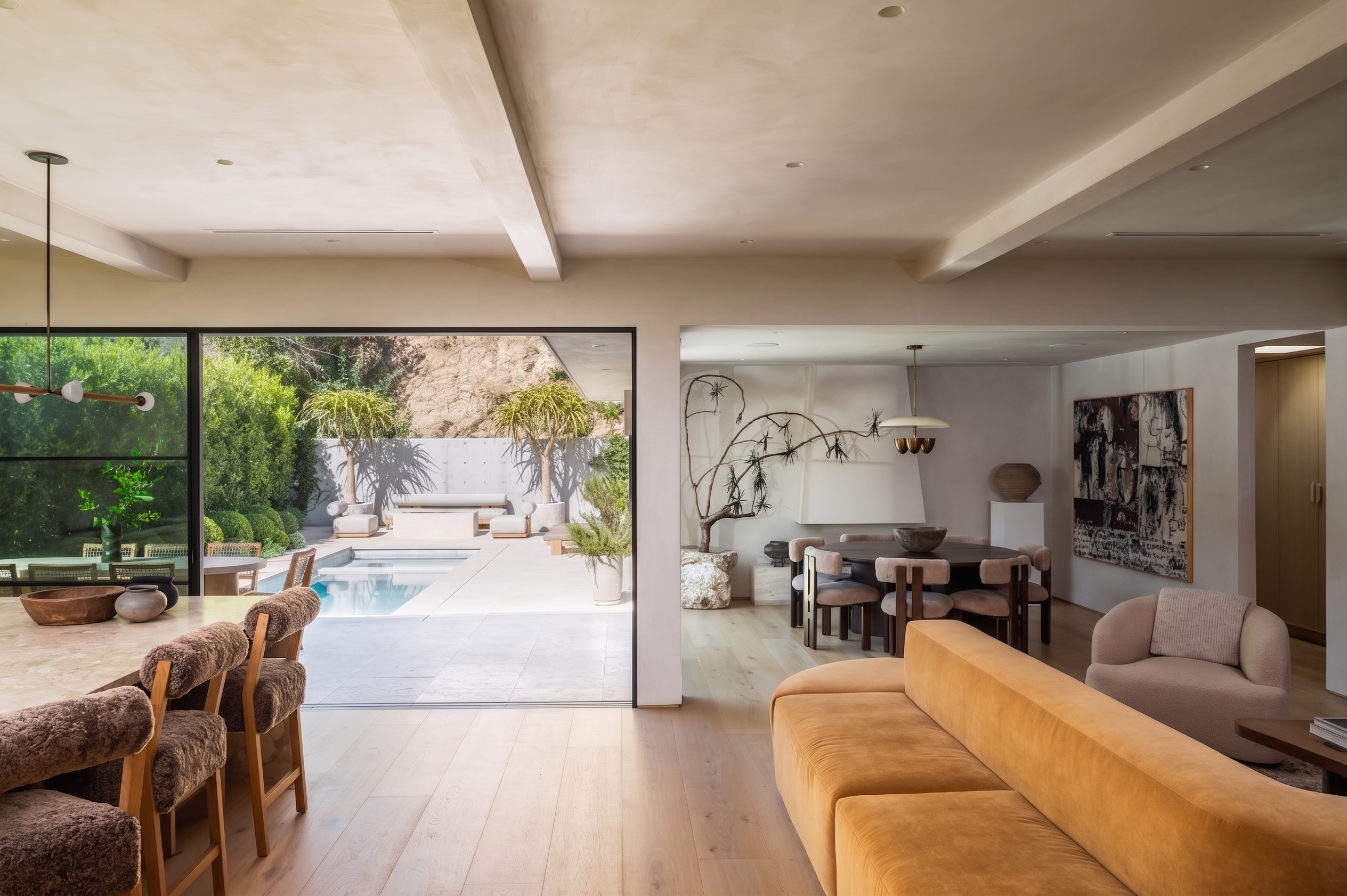 Open living and dining volumes with full-height glazing